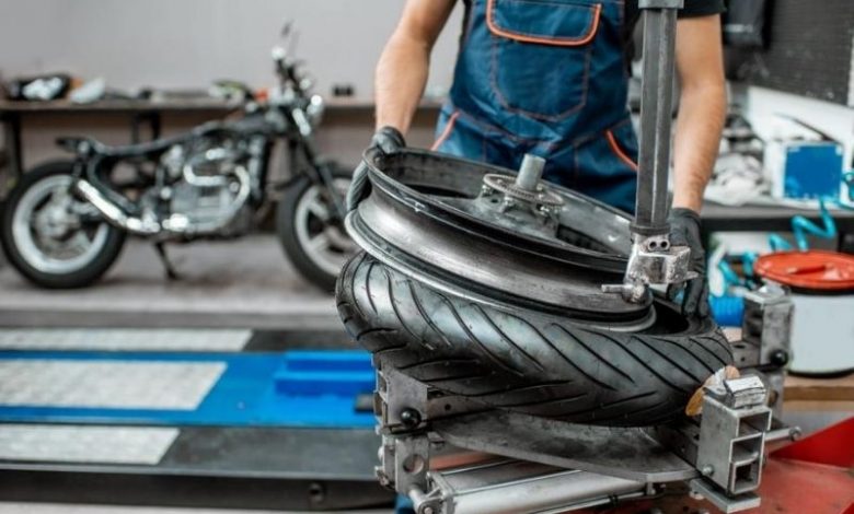 Motorcycle tyre change
